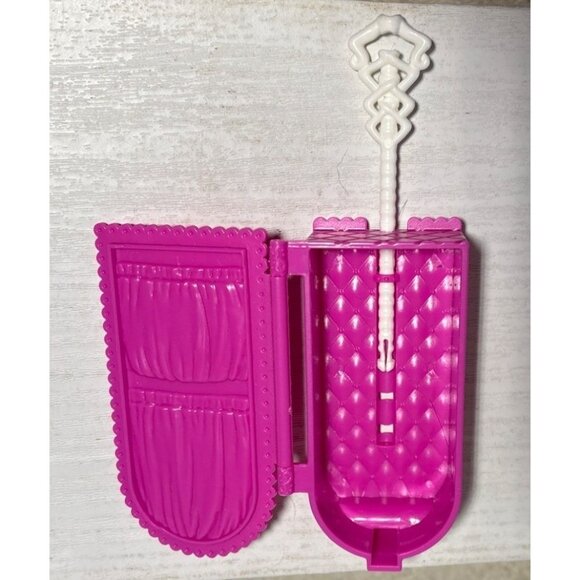 Monster High Luggage Scaris City Of Frights Skelita Calaveras Rochelle Goyle - Picture 9 of 13